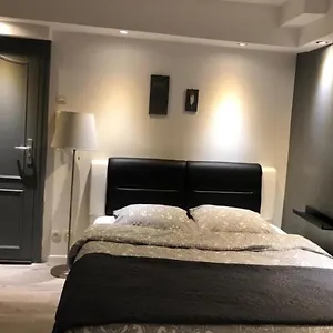https://cosy-studio-proche-palais-des-papes.fr-provencehotel.com