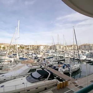 https://apartment-with-balcony-and-view-on-the-port.fr-provencehotel.com